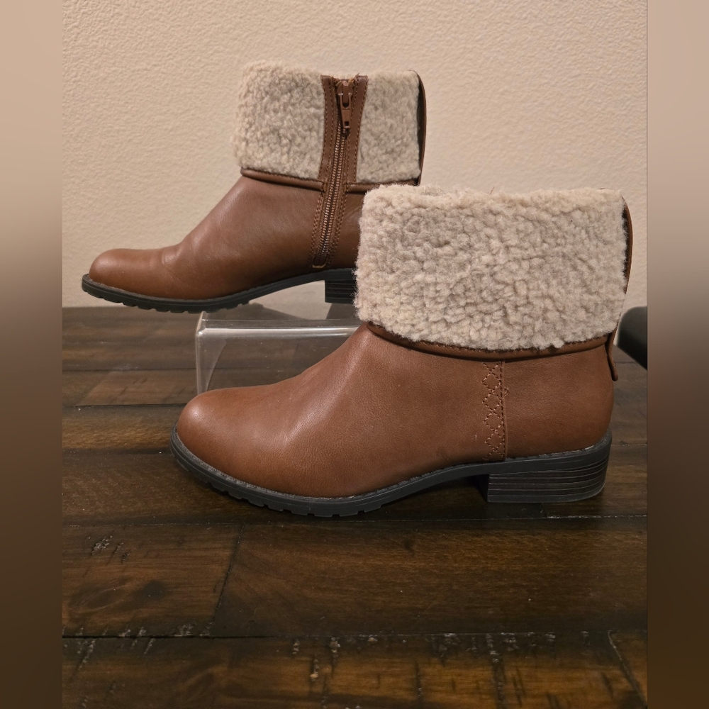 Style & Co. Brown Ankle Boots with Cream Fur Size 6